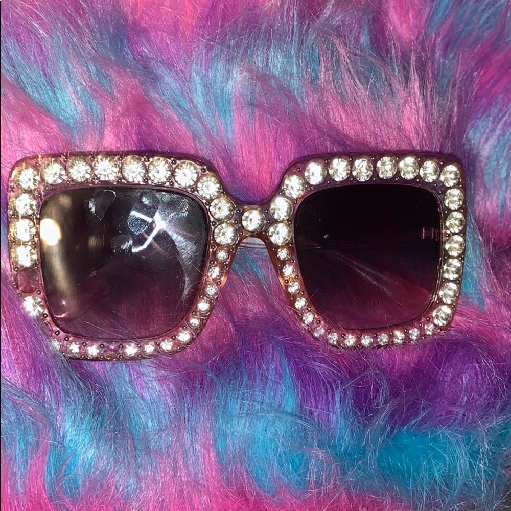 SUNGLASSES